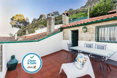 Monsanto House | 100 m² House ∙ 3 bedrooms ∙ 3 guests