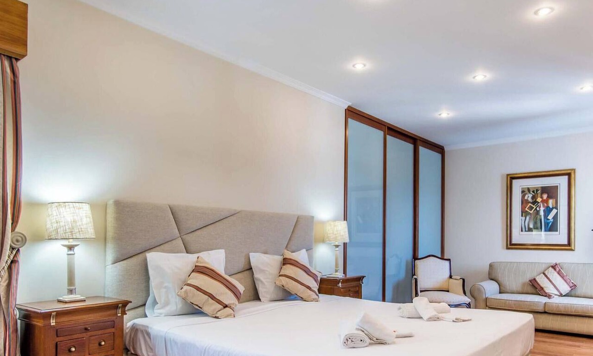 Calicos Ski Chalet | #128 Number 10 Villa by Home Holidays