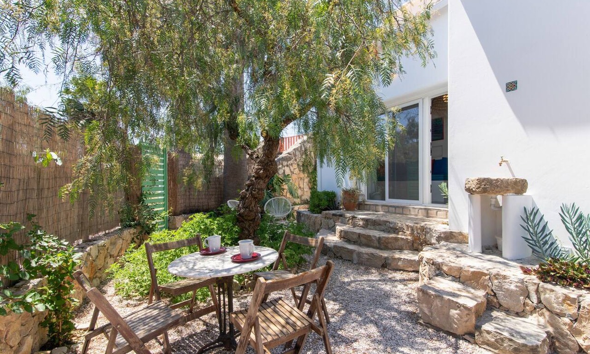 Moncarapacho e Fuseta Cottage | 2-Bed Algarve Retreat with Yoga, Pilates and Natural Pool