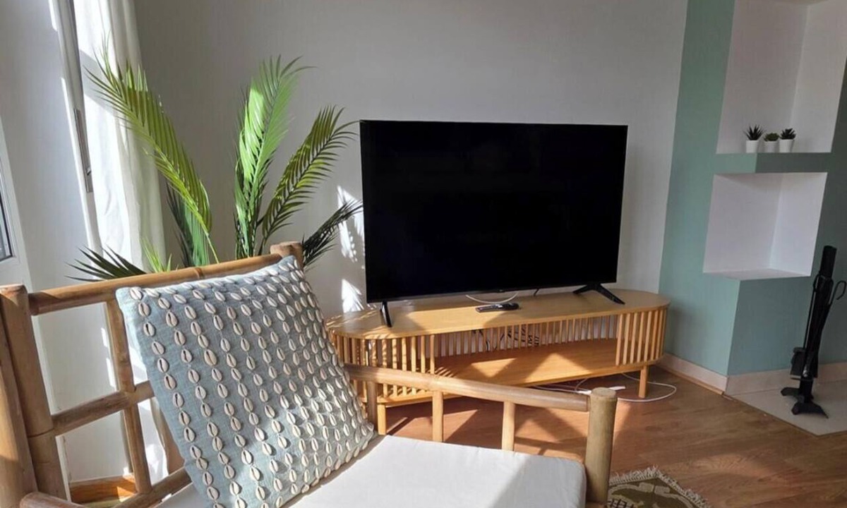 Peniche Condo | 2-bedroom apartment by the beach.