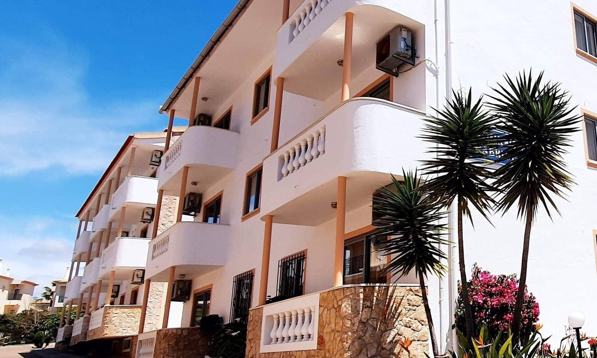 Olhos D'Agua Apartment | 2 bedrooms sleeps 4/6 Apartments Cabrita
