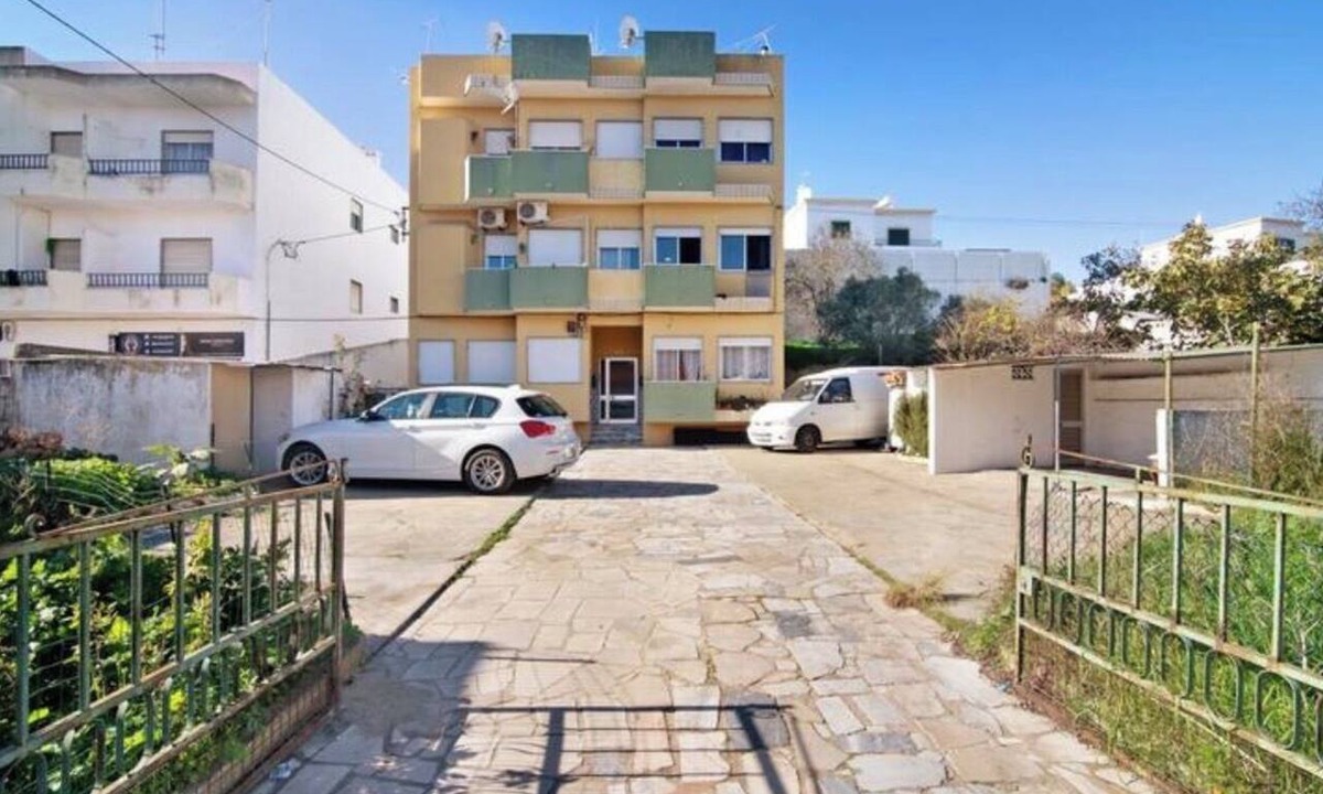 Monte Raposo Apartment | 2BR Apartment near Armação de Pêra Beach, Algarve - Sleeps 6