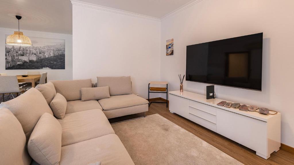 Paco De Arcos Apartment | 3 Bedroom Oeiras Wonder W/Balcony by LovelyStay
