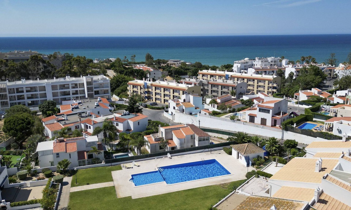 Areias de Sao Joao Ski Chalet | #375 Spacious Townhouse with Pool, BBQ, and Parking