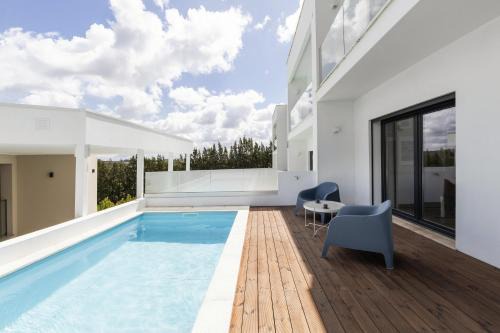 Bombarral House | 3BR Oasis With Pool by LovelyStay