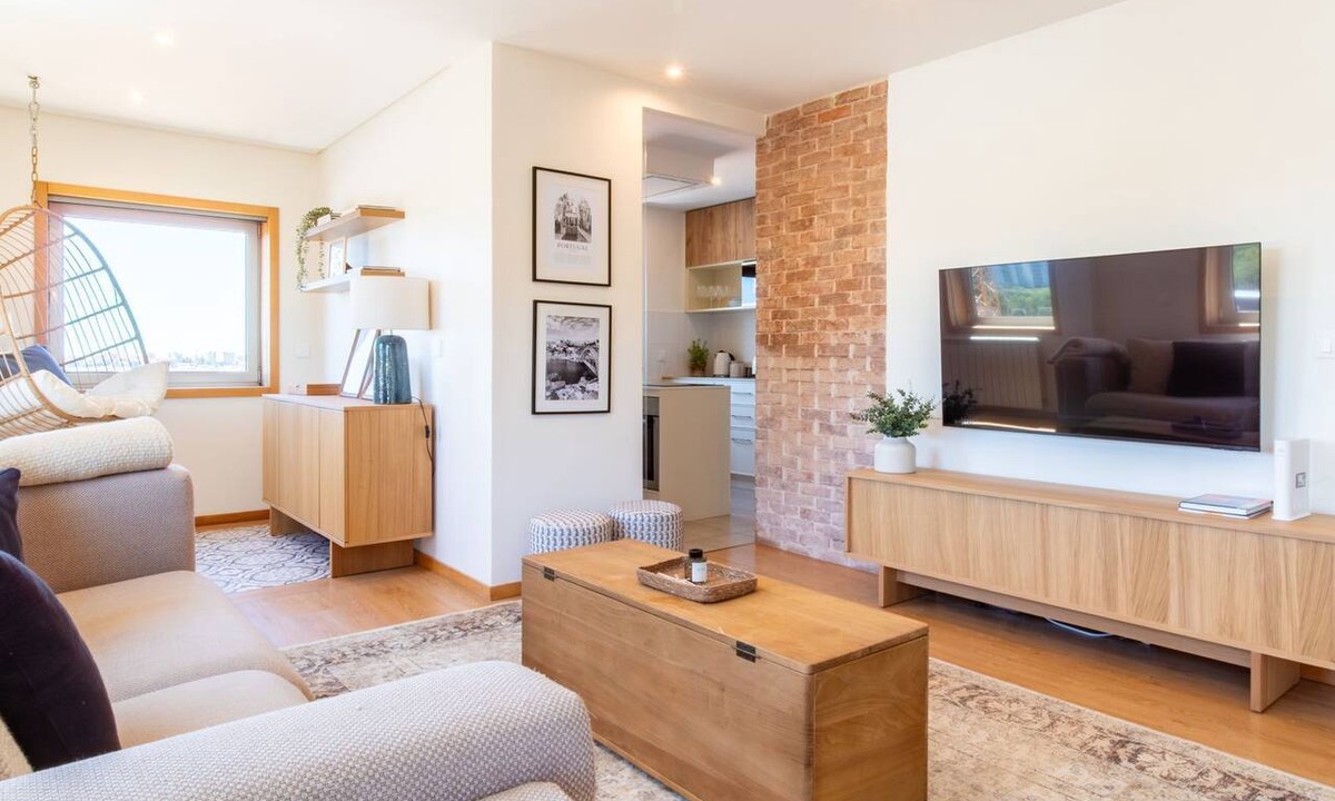 Santa Marinha Apartment | 3BR w/River views by Metro by LovelyStay