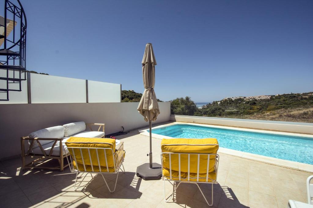 Salema House | 401 Villa Salemar