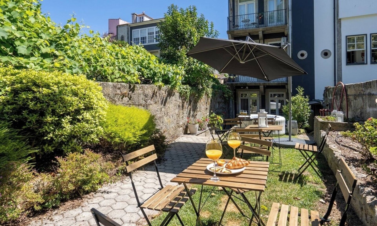 Lordelo do Ouro e Massarelos Apartment | 5 Captivating Rustic Flats w/Jacuzzi and Garden
