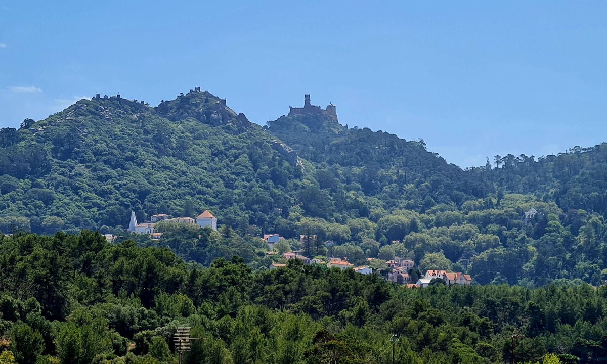 Santa Maria e Sao Miguel Apartment | A charming place to stay with a view of the Sintra Mountains