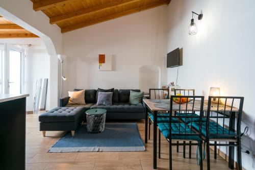 Budens House | A Charming Village Retreat Casa Kaz