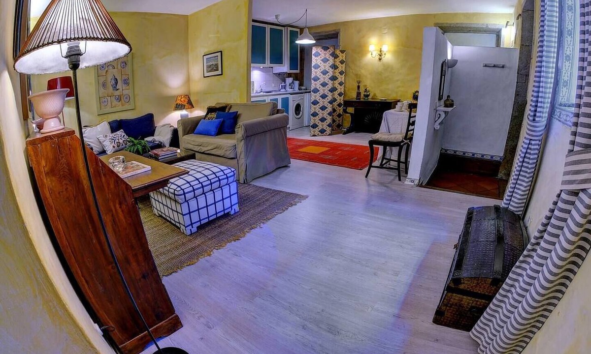 Aldoar Foz do Douro e Nevogilde Apartment | A historic house across from the mouth of the Douro River.