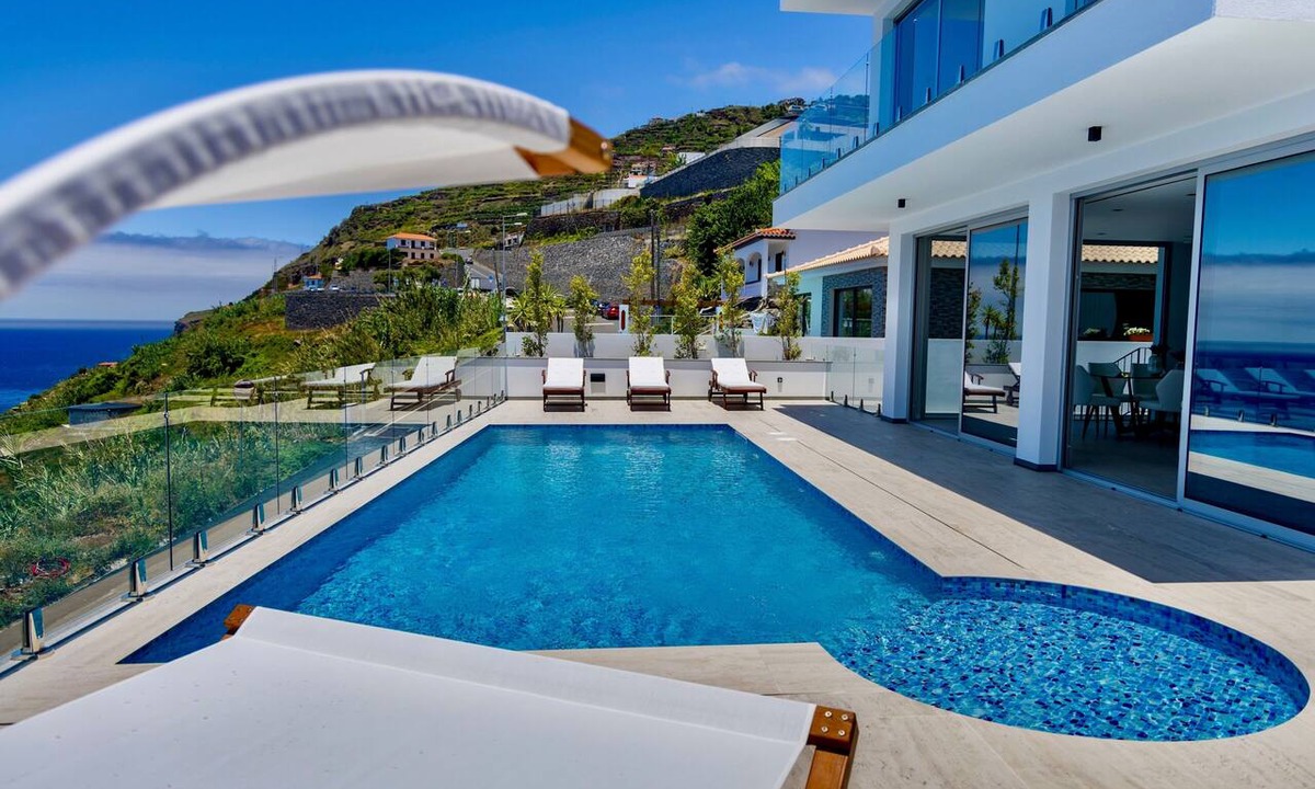 Arco da Calheta House | A private luxury escape overlooking the Atlantic