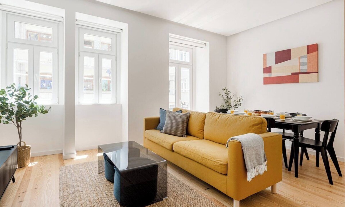 Sao Jorge de Arroios Apartment | AB10 Modern Lisbon with AC and Balcony