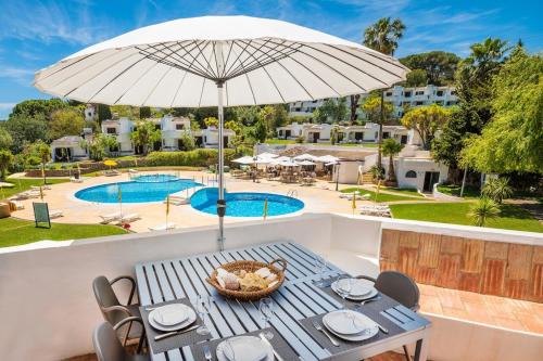 Alpouvar Apartment | Albufeira Sunny Days | Pool View Family Apartment