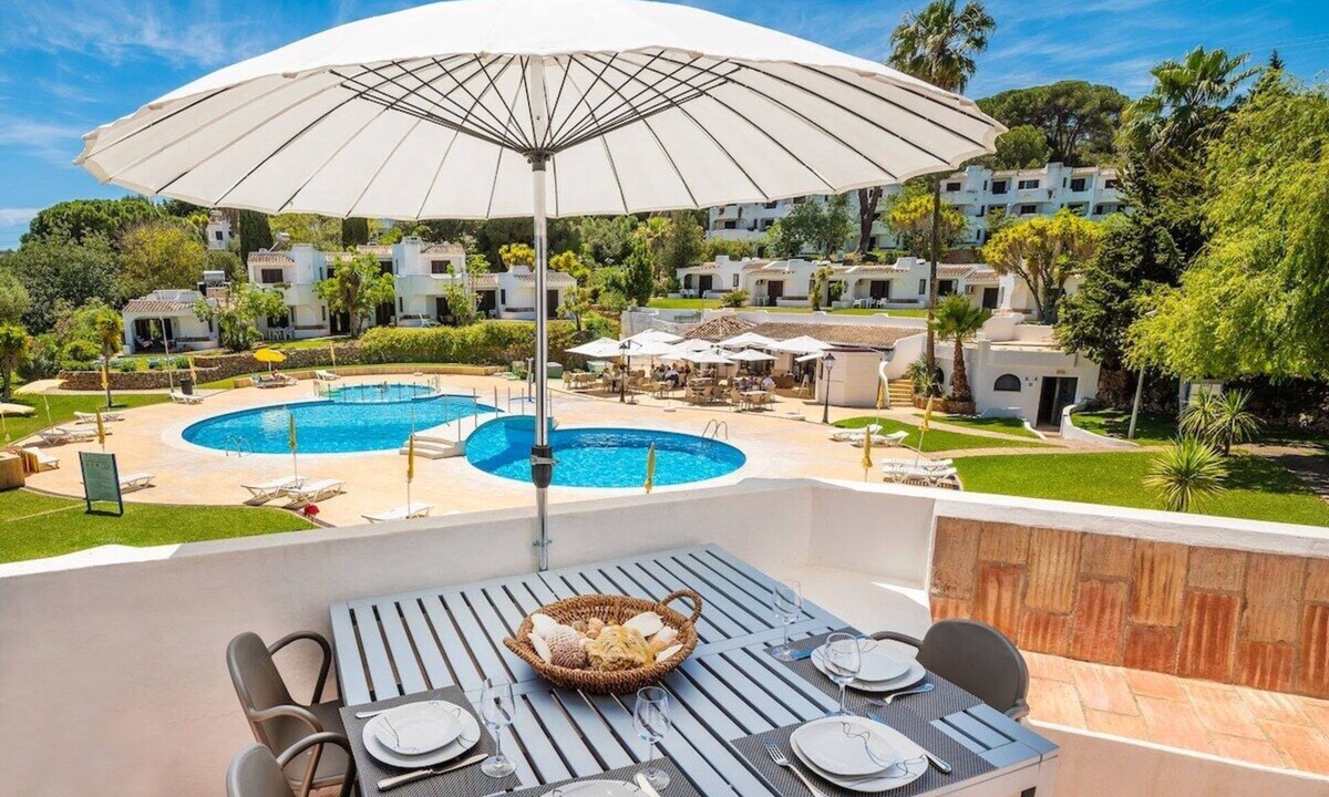 Alpouvar Apartment | Albufeira Sunny Days | Pool View Family Apartment