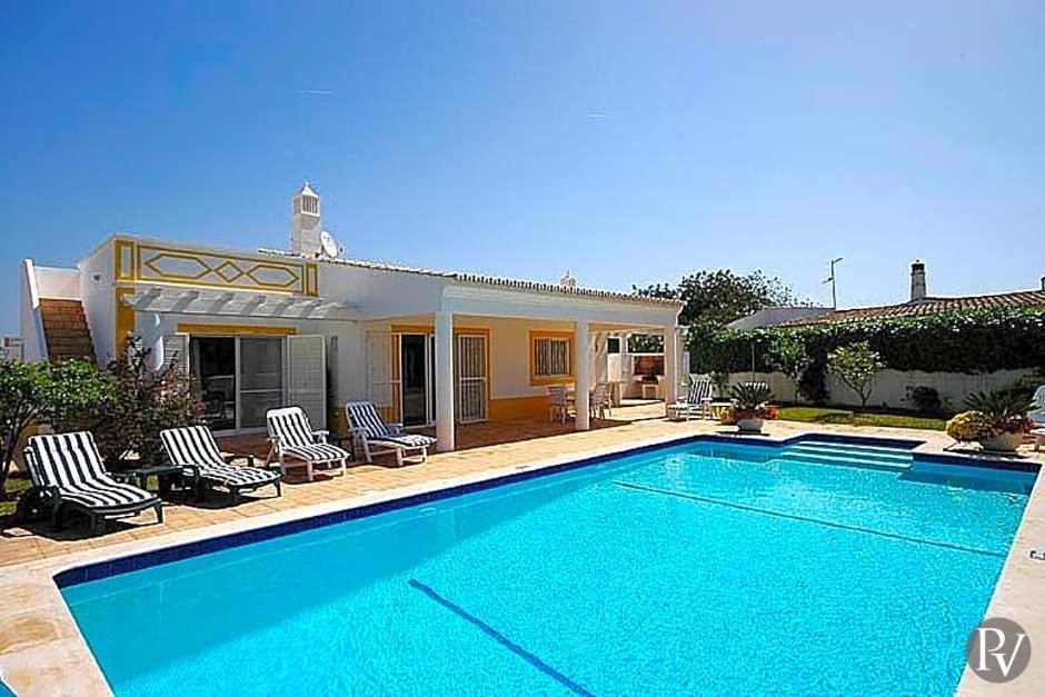 Guia Villa | Albufeira Villa Sleeps 6 Pool Air Con WiFi