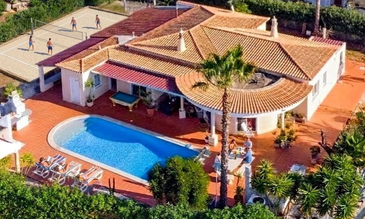 Mato Serrao Villa | ALGARVE ONE - Sports & Wellness Oasis, Volleyball, Billiards