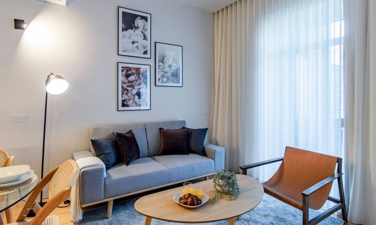 Centro / Baixa Apartment | Almada 551 - 1.2 w/AC and balcony by LovelyStay