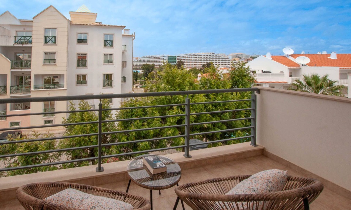 Areias de Sao Joao Apartment | Almond Apartment Ocv - Pool & Garage