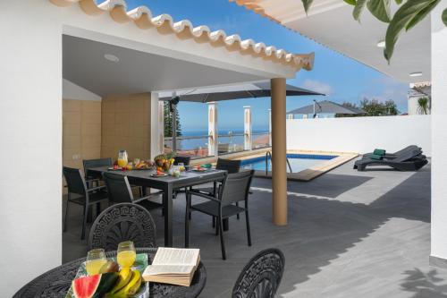 Monte Villa | Amazing sea views over Funchal Atlantic Sunrise