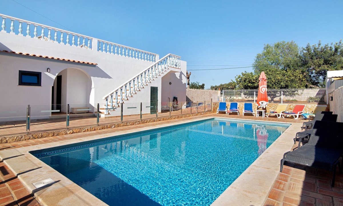 Manta Rota Villa | 'Andar de Moradia' Apartment with Sea View, Balcony, Shared Pool, and Wi-Fi