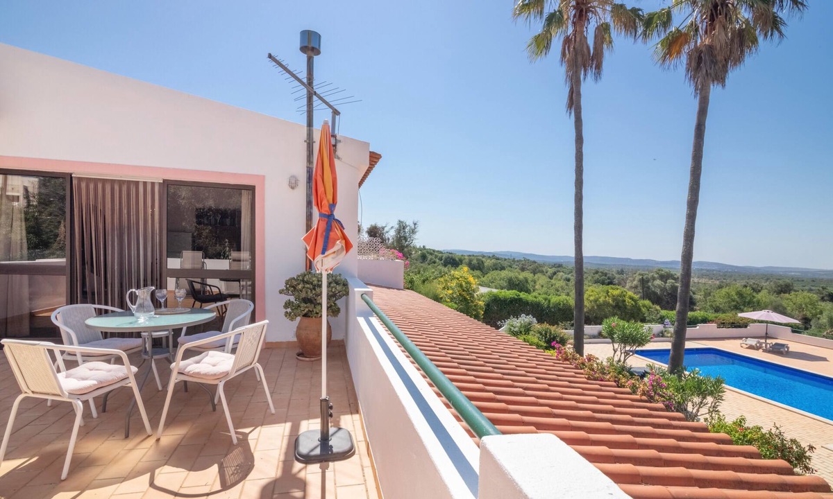 Silves Apartment | Apartment 'One Bedroom 3' with Shared Pool, Wi-Fi and Air Conditioning
