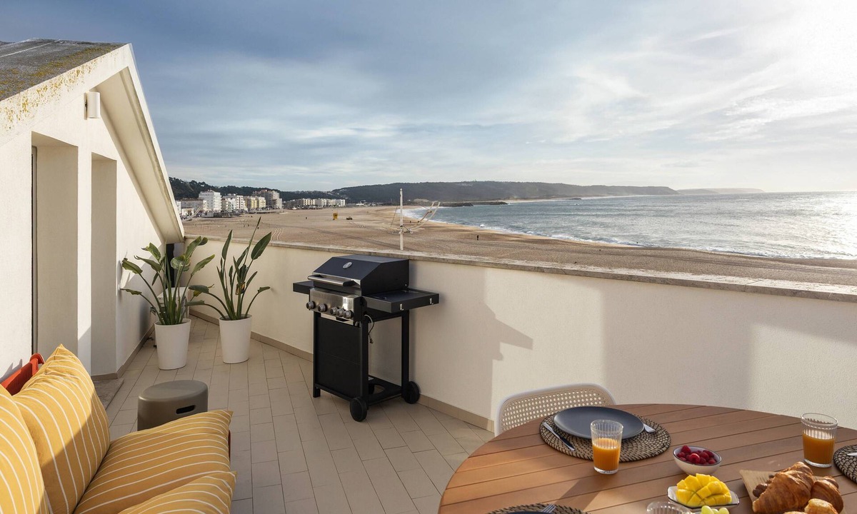 Nazare Apartment | Apartamento Onda da Nazaré - Beachfront Retreat