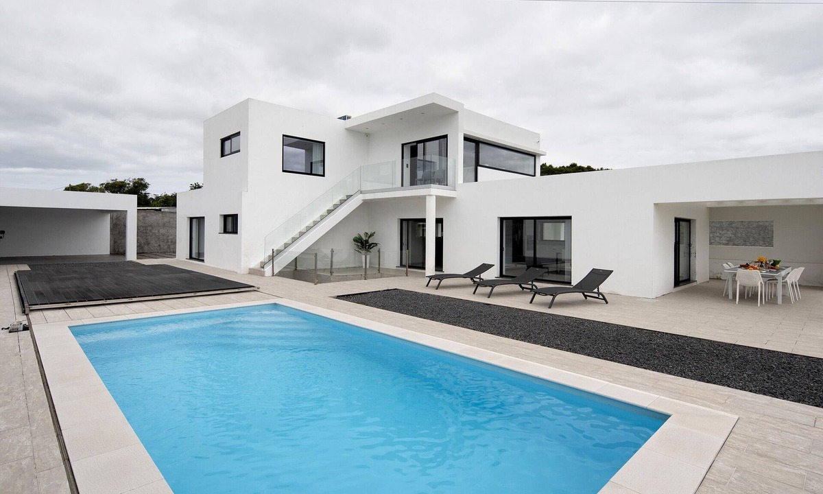 Angra do Heroismo Apartment | Apartment 'Bella Casa - Suite' with Mountain View, Wi-Fi and Air Conditioning