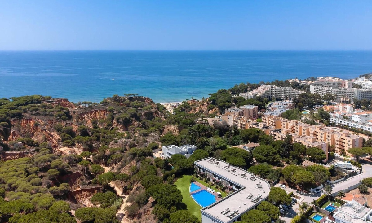 Olhos D'Agua Apartment | Apartment 'Belharucas' with Sea View, Wi-Fi, and Air Conditioning