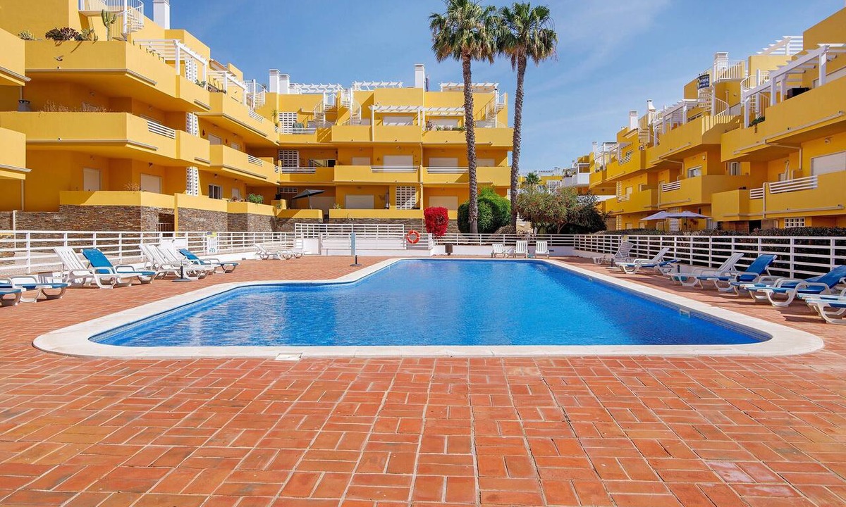 Canada Apartment | Apartment 'Cabana Do Mar' with Shared Pool, Wi-Fi and Air Conditioning