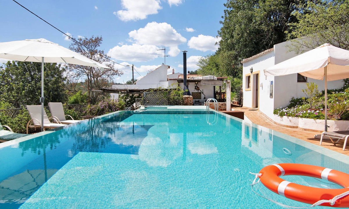 Loule House | Apartment 'Casa da Tita - Apartamento Celeiro' with Mountain View, Pool, A/C & Wi-Fi