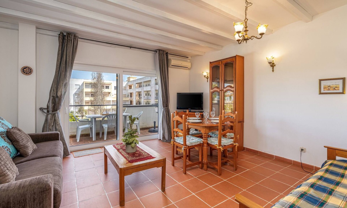 Alvor Apartment | Apartment 'Casa Doce' with Shared Pool, Wi-Fi and Air Conditioning
