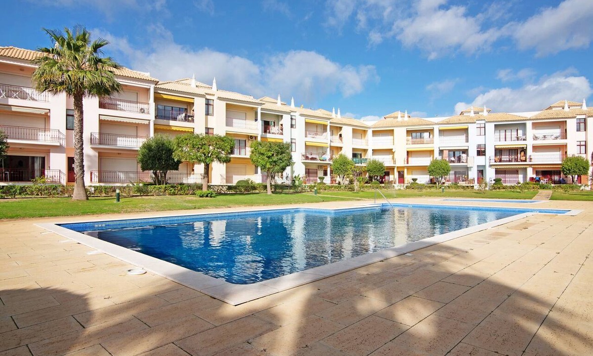 Quarteira Apartment | Apartment "Columbus Beach" with Sea View, Shared Pool & Wi-Fi