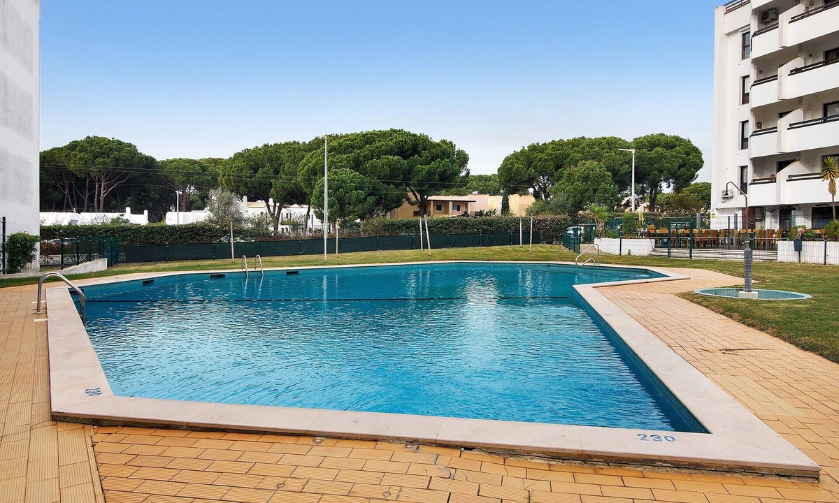 Vilamoura Apartment | Apartment 'Golf y Mar - T2' with Shared Pool, Wi-Fi and Air Conditioning
