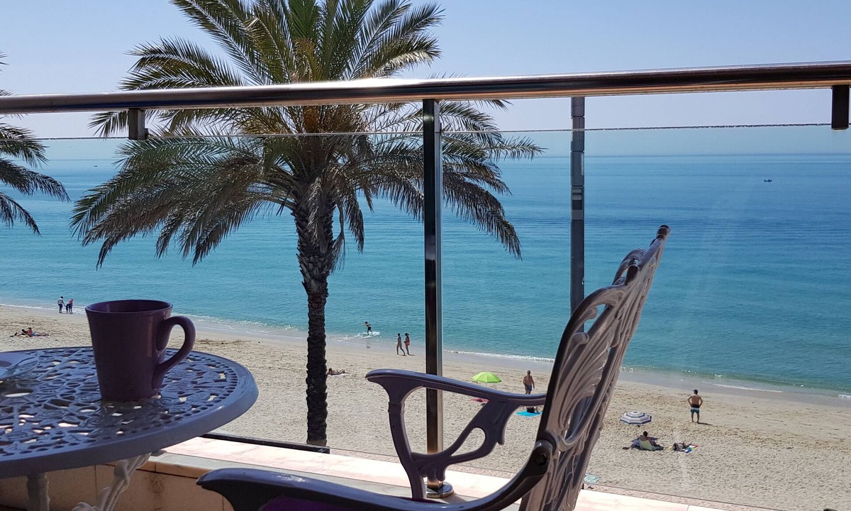 Santiago Apartment | Apartment in Sesimbra in 1st line of beach, facing the sea and central