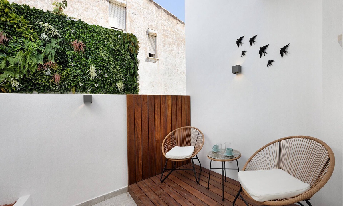 Lagos City Center Apartment | Apartment 'Old Town Apartments City View' with Balcony, Wi-Fi and Air Conditioning