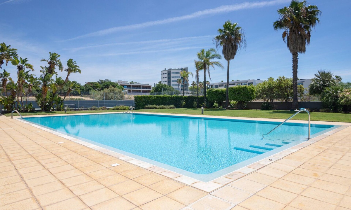 Quarteira Apartment | Apartment 'Parque Atlântico' with Sea View, Wi-Fi and Air Conditioning