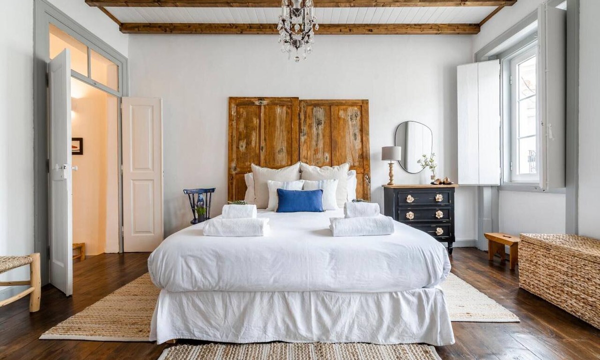 Reguengos de Monsaraz Apartment | Apartment 'Dazzling House Alentejo' with Private Terrace, Wi-Fi and Air Conditioning