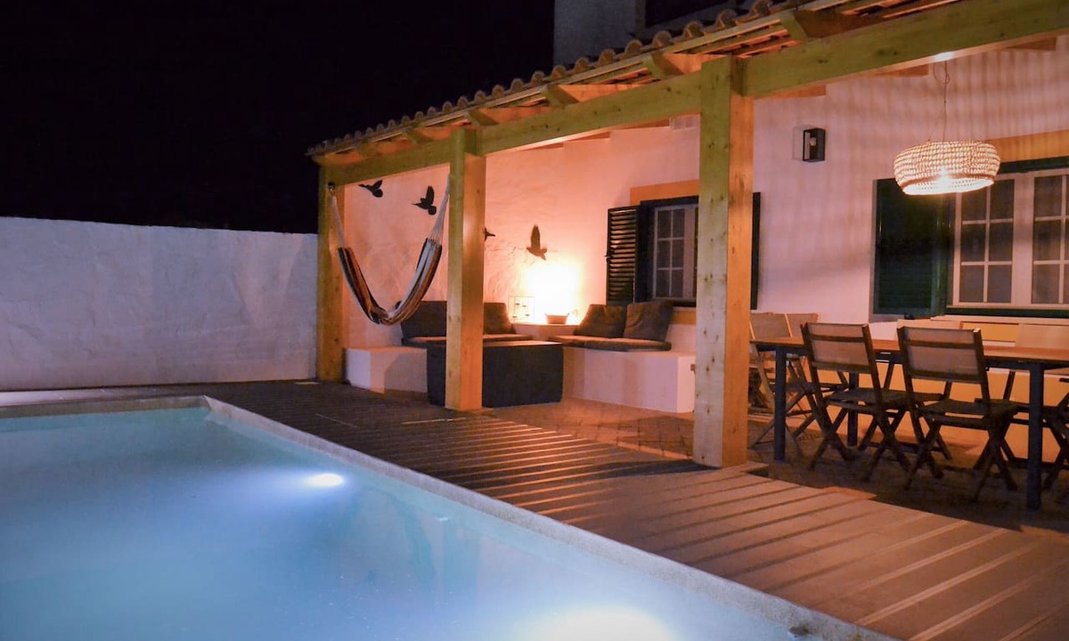 Cercal Apartment | Apartment with pool in town center