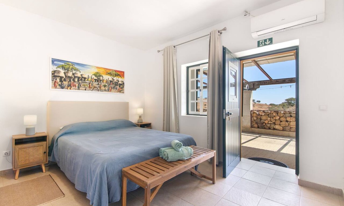 Corte do Pinto Apartment | Apartment 'Quarto 7' with Wi-Fi and Air Conditioning