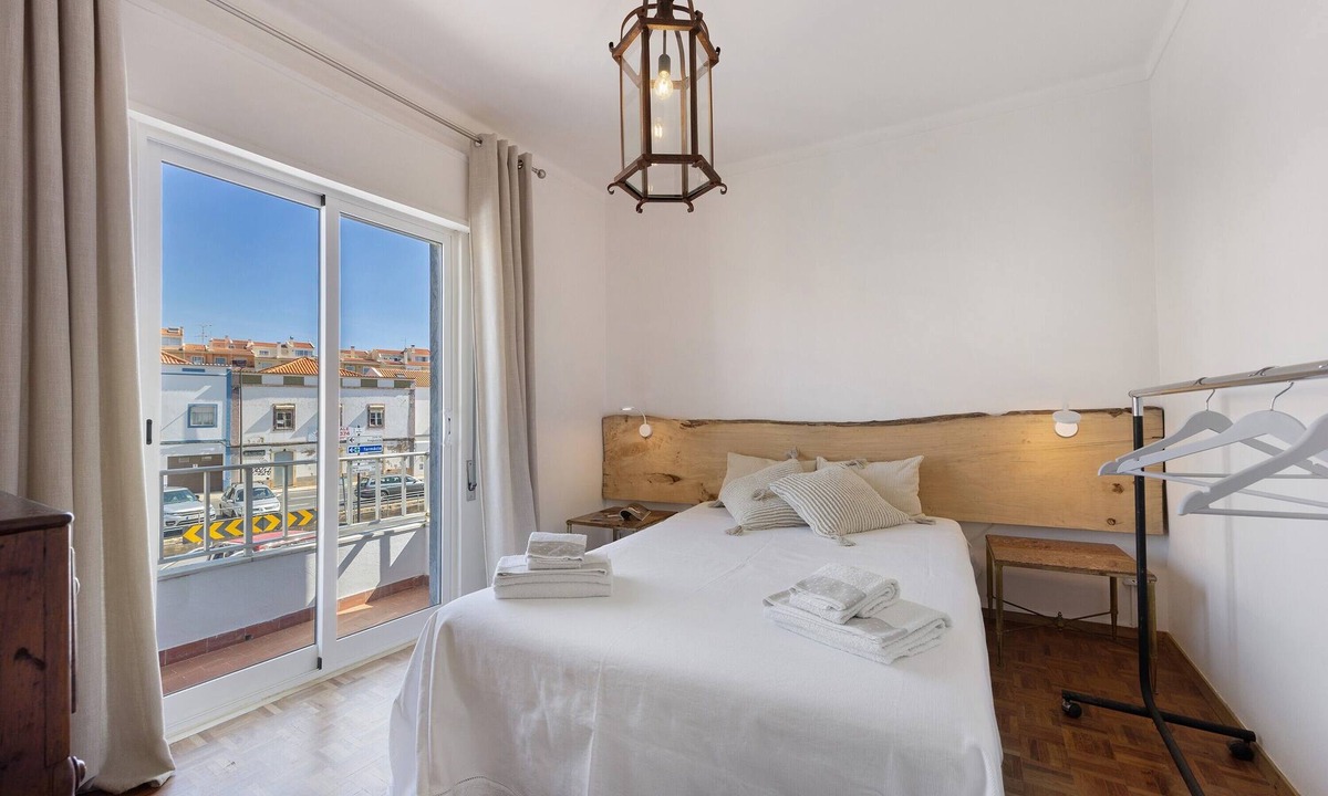 Ferragudo Apartment | Apartment 'Regato' with Private Terrace, Balcony and Wi-Fi