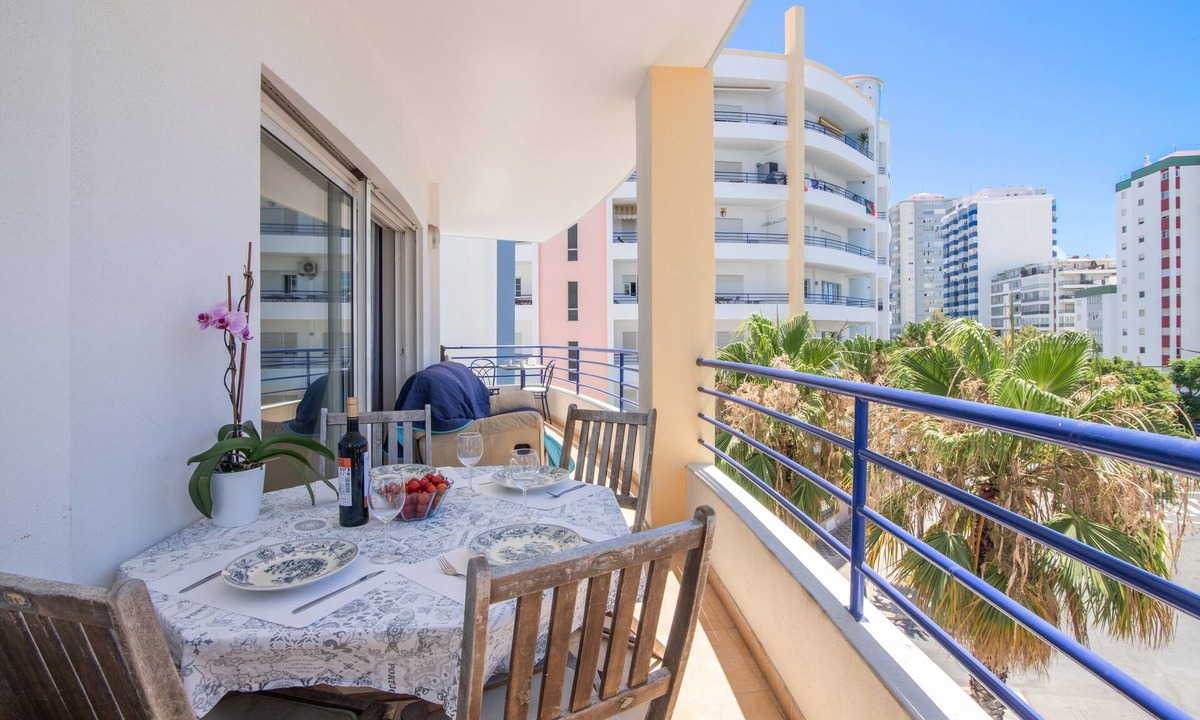 Cavacos Apartment | Apartment 'Rei 3º S' with Balcony, Wi-Fi and Air Conditioning