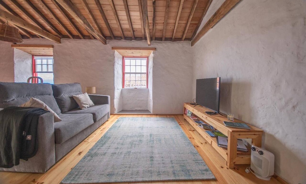 Lajes do Pico Apartment | Apartment 'Ribeirinha 94' with Sea View and Wi-Fi