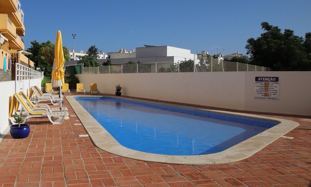 Canada Apartment | Apartment 'Royal Cabanas Golf' with Shared Pool, Wi-Fi and Air Conditioning