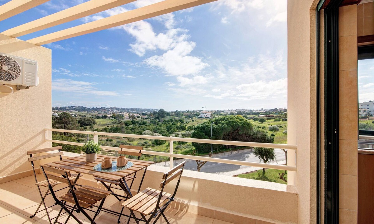 Salgados Apartment | Apartment 'Sunrise Village' 5 min to the Beach with Balcony