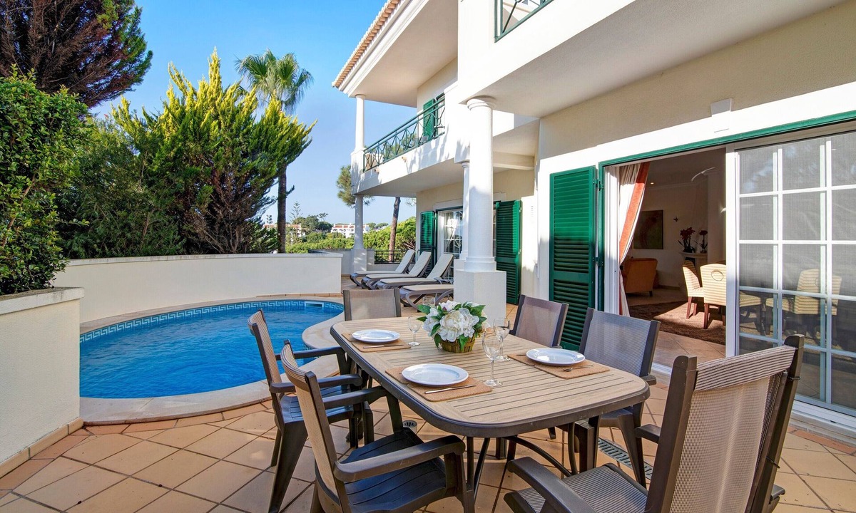 Vale do Lobo Apartment | Apartment 'Valerie' with Private Pool, Wi-Fi and Air Conditioning