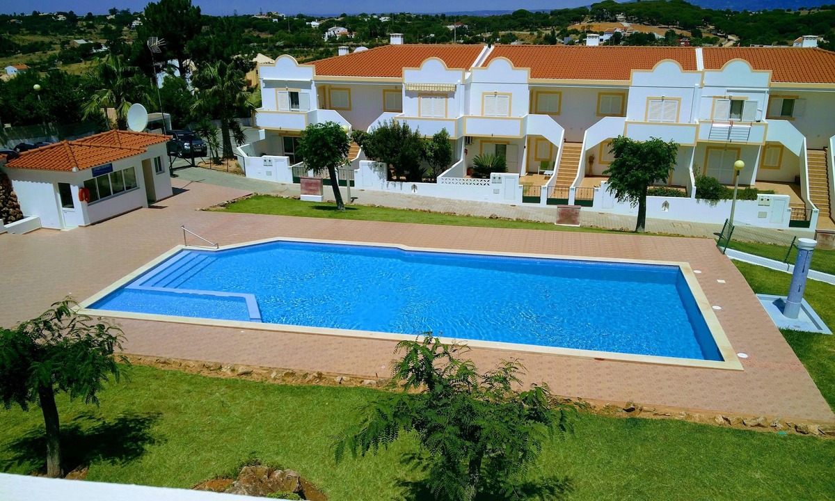 Porches Apartment | Apartment with air conditioning, quiet residence with pool, close to beaches