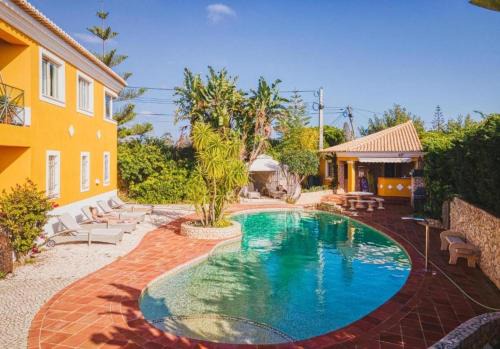 Calicas Apartment | Apartment with beach access and pool sleeps 3