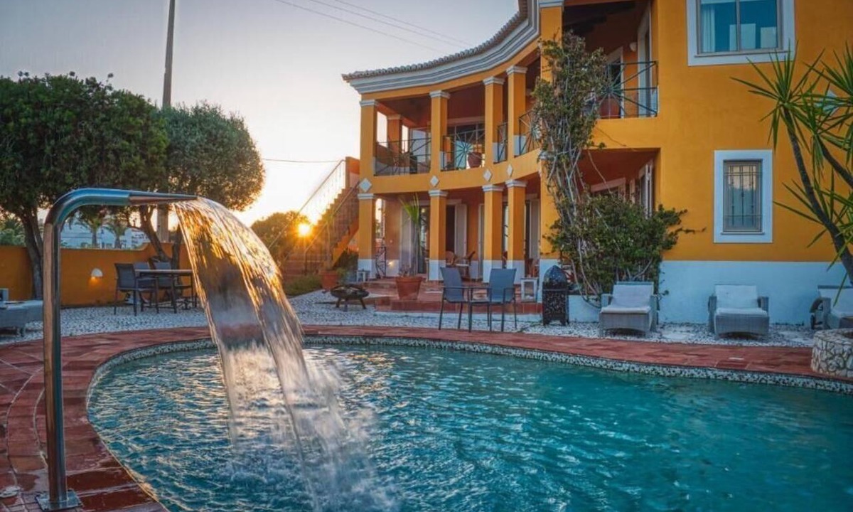 Calicas Apartment | Apartment with beach access and pool sleeps 3