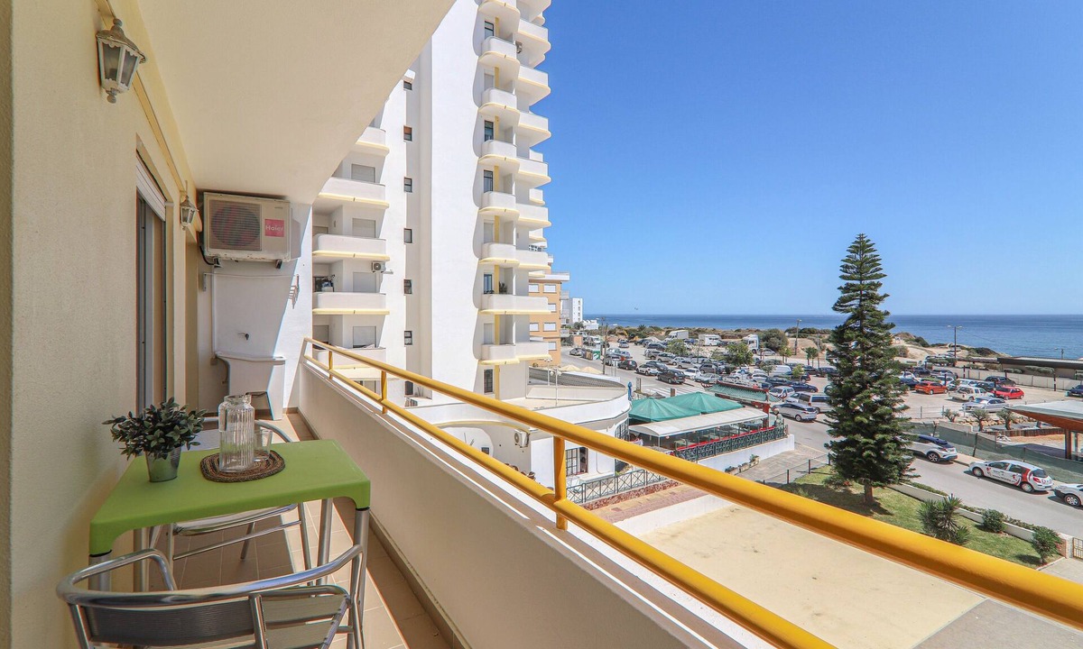 Armacao de Pera Apartment | Apt. Estrela 304 – beachfront, sea view, pool, A/C, and Wi-Fi